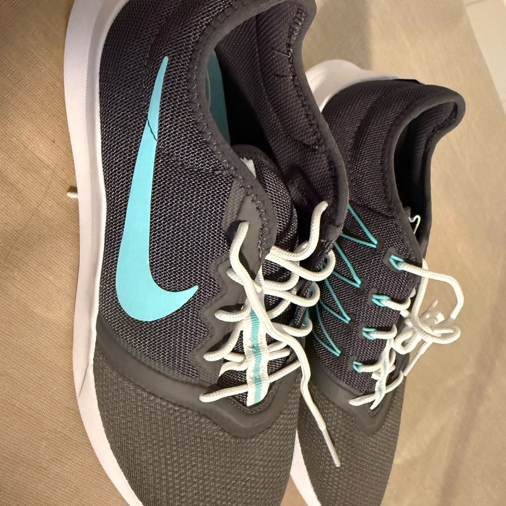 Nike Women’s Gray and Teal Sneakers